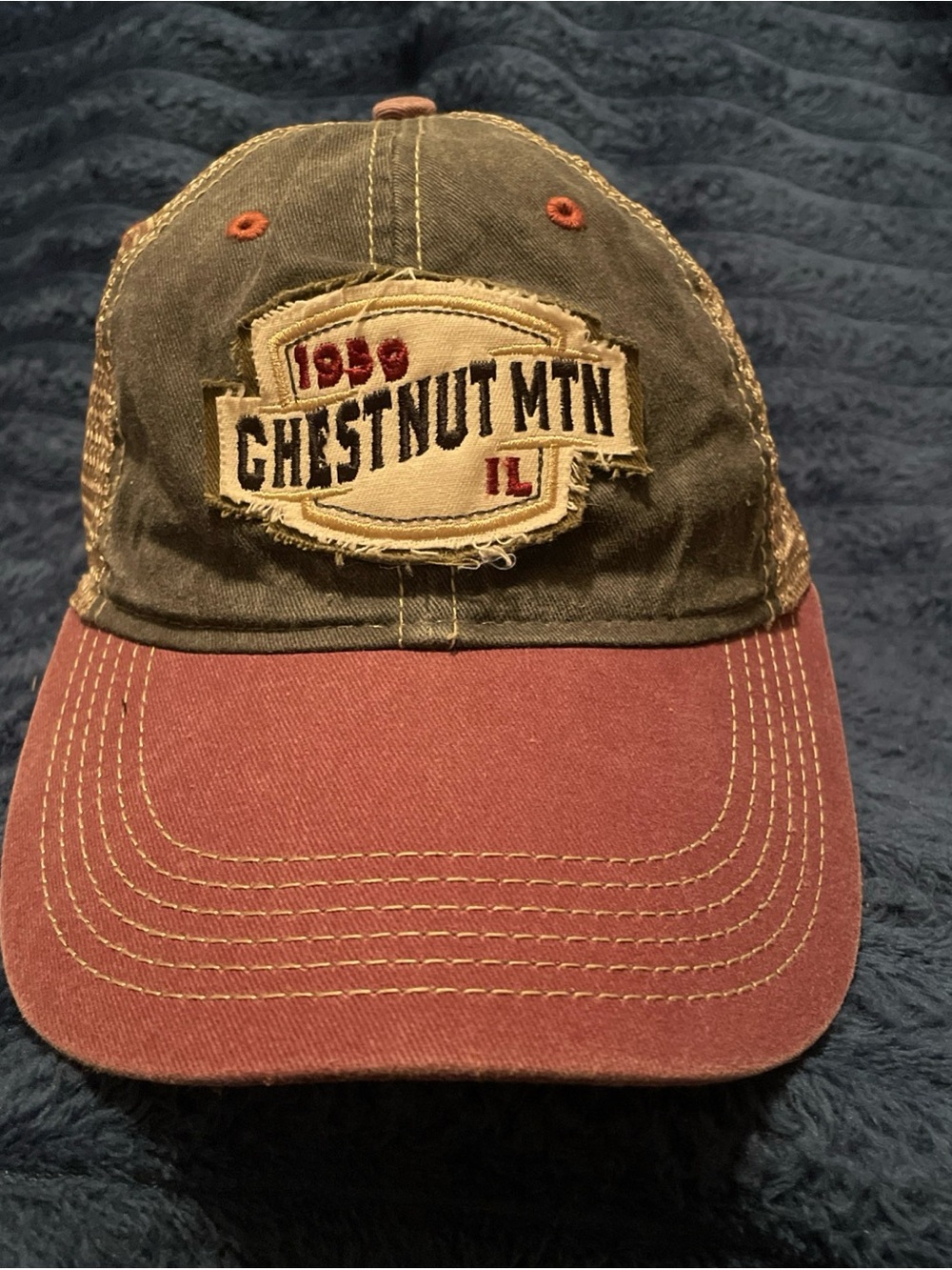Oura Two-Tone Trucker Cap in Khaki & Maroon